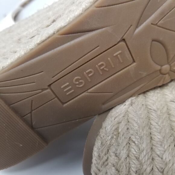 ESPRIT WHITE WEDGE SANDALS SIZE 6.5. PU LEATHER. - Picture 13 of 15
